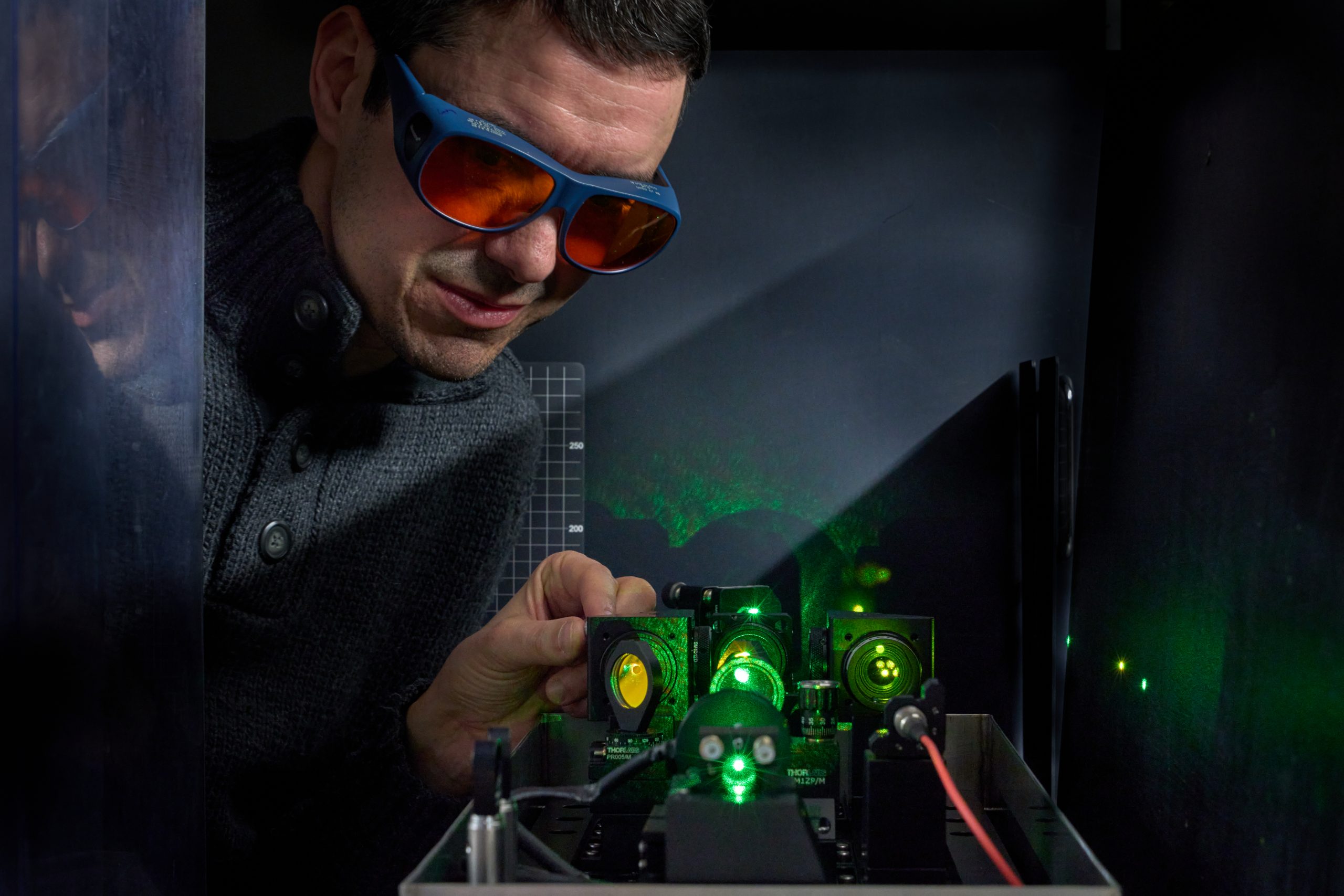 Single-Frequency Raman Laser